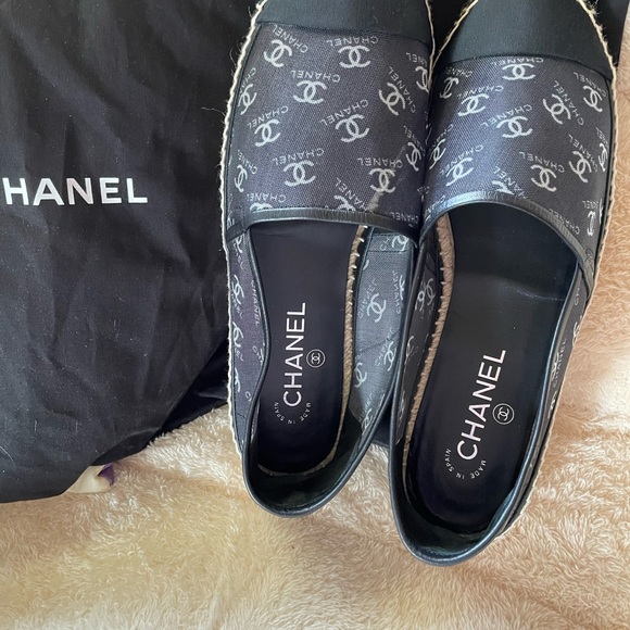 Gorgeous CHANEL Espadrilles - Picture 7 of 9